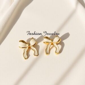 Boutique Bow Earrings OS Gold new with tags gift coquette